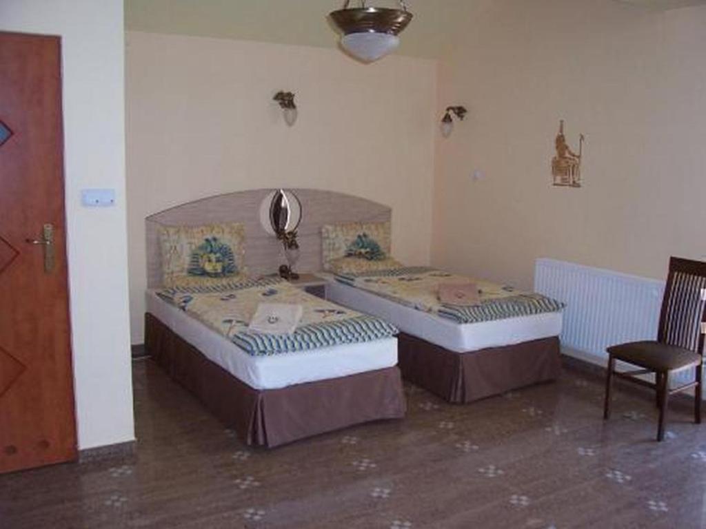 Hotel Faraon Kielce Zimmer foto
